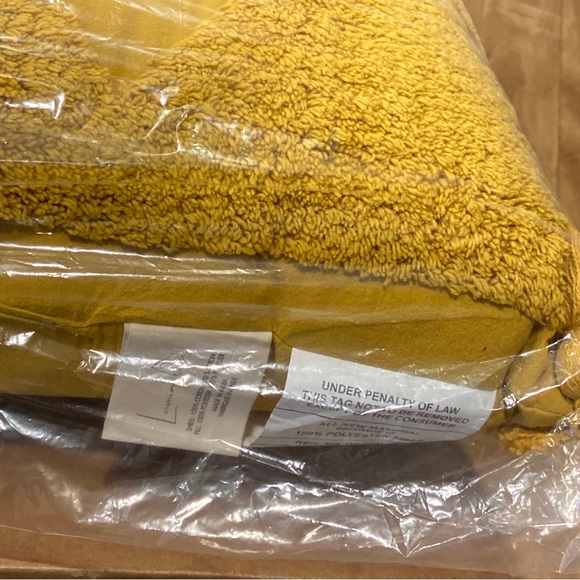 ARTISAN 34 Tufted Tassel Throw Pillow Nugget Gold 16” X 24” - Picture 8 of 10